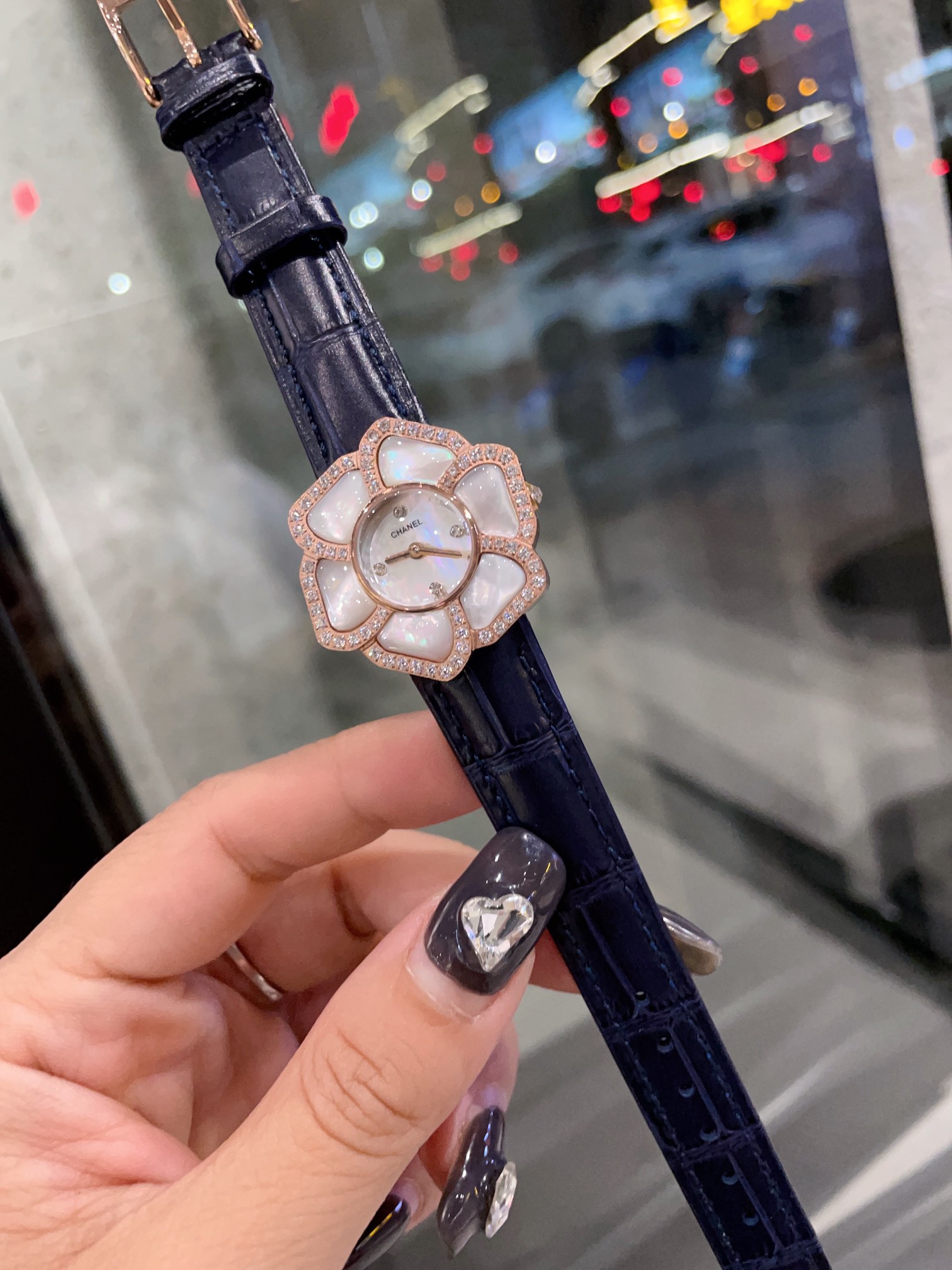 C style Women Watch Cowhide Band Flower Shape Swiss Quartz Movement-Luxeon
