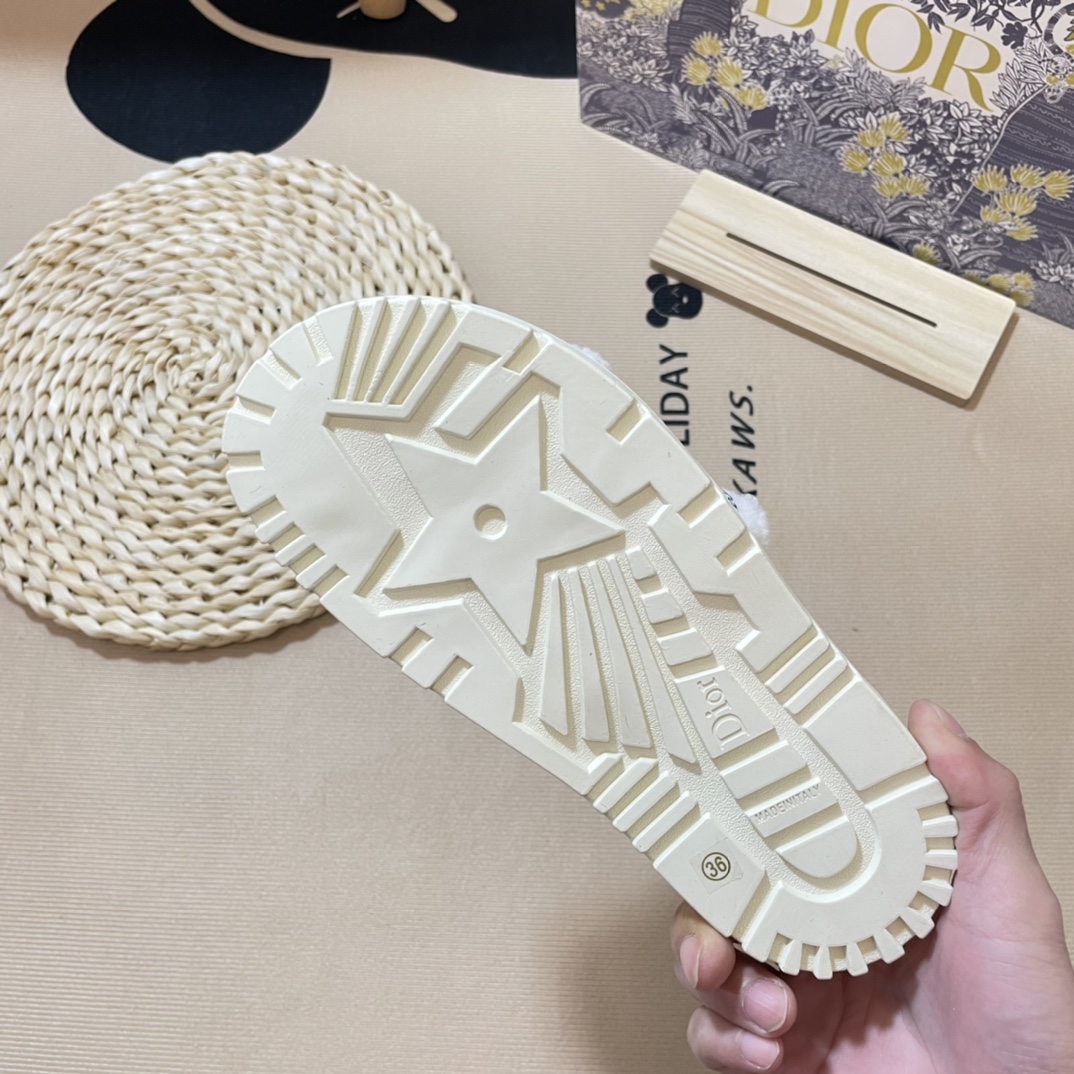 D style Autumn& winter new embroideried wool slippers-Luxeon