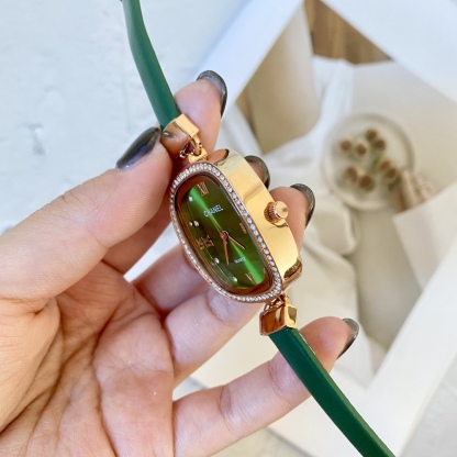 C style Women's Watch Quartz Movement Retro Personality-Luxeon