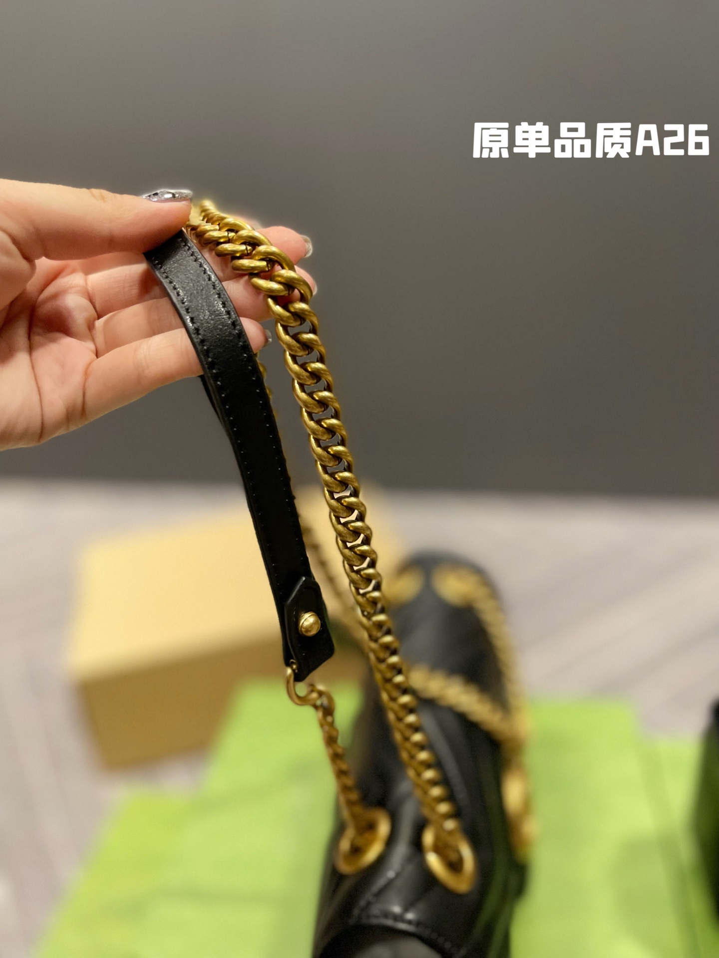 G style metal chain tote bag-Luxeon