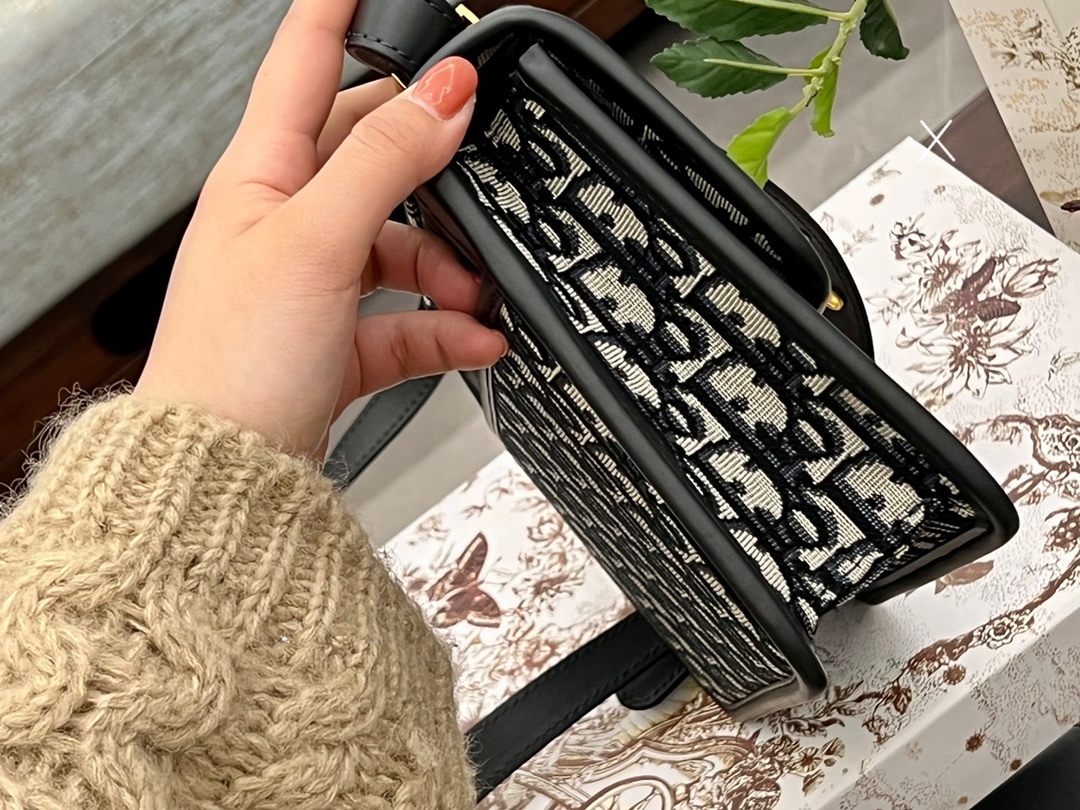 D style Montaigne 30 shoulder bags-Luxeon