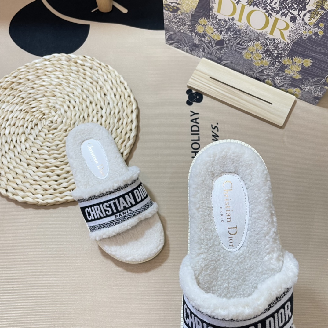 D style Autumn& winter new embroideried wool slippers-Luxeon