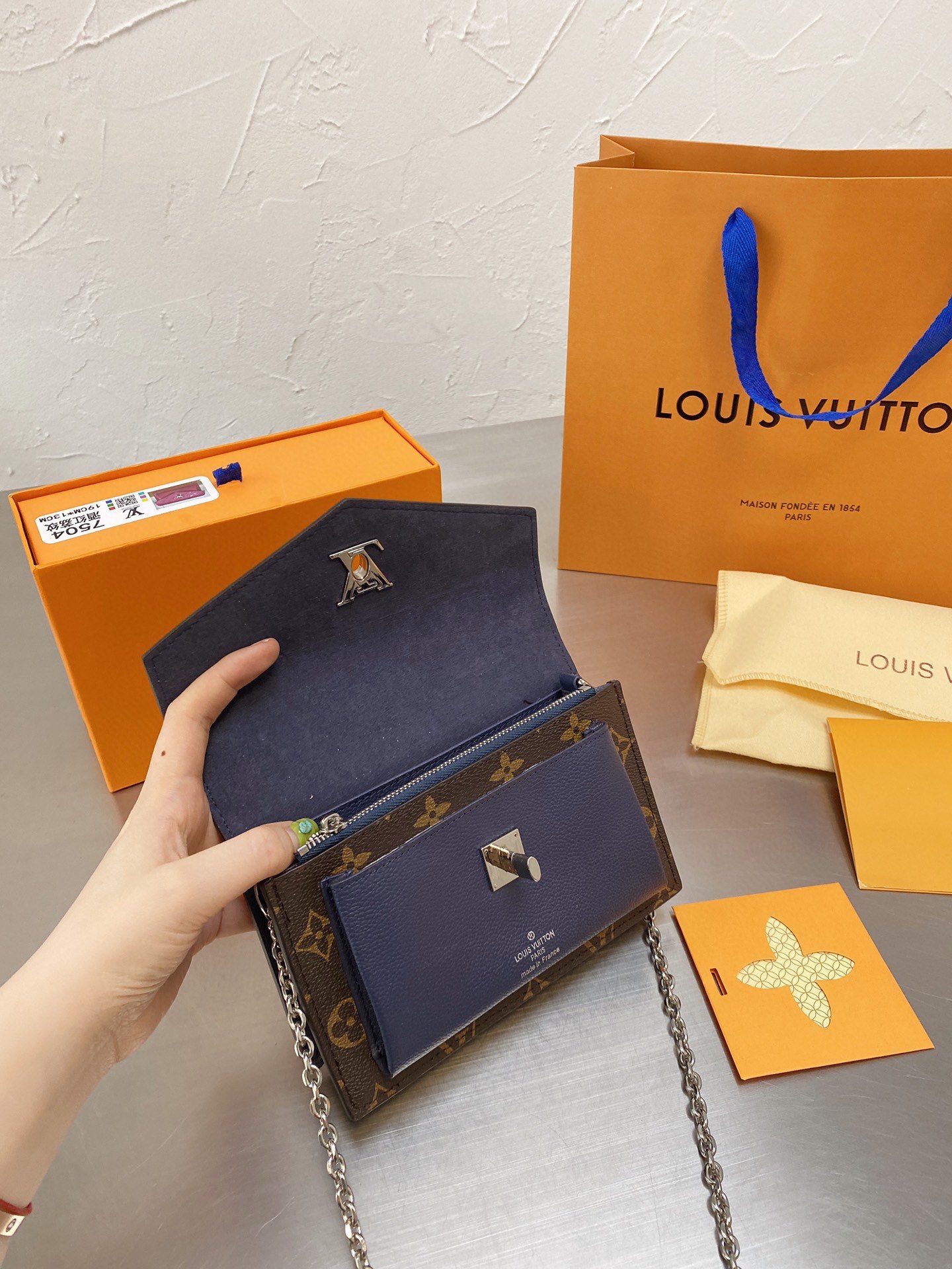 L style bag Shoulder Bags-Luxeon