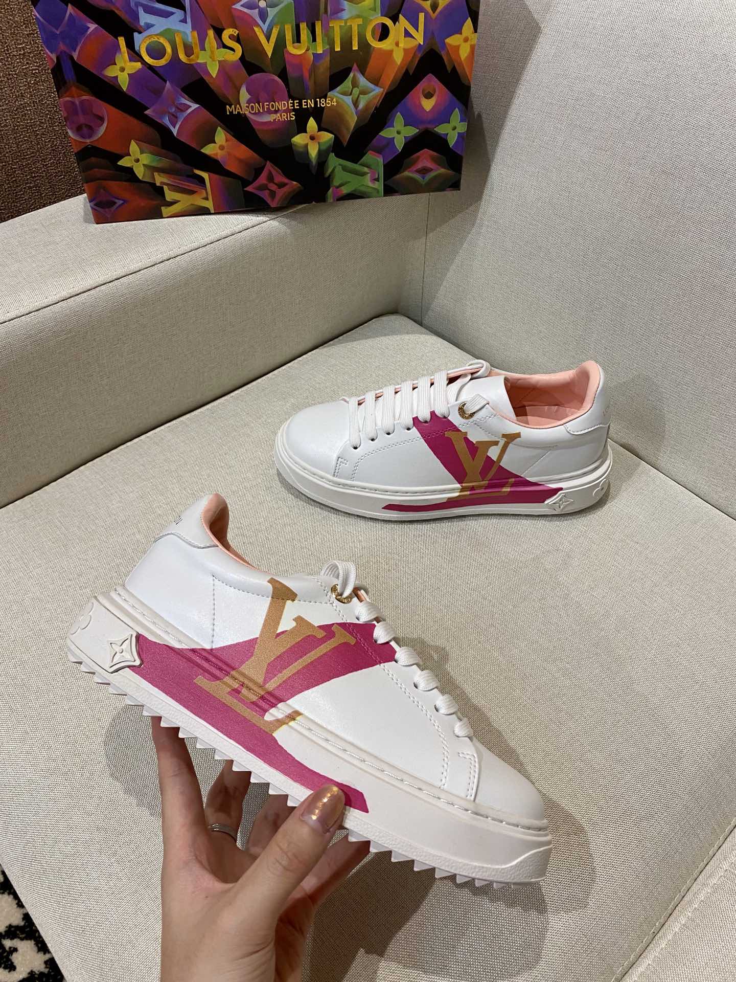 L style Women Lace Up Leather Flat Sneakers-Luxeon