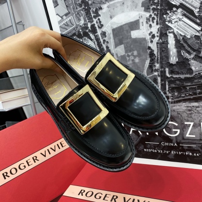 Roger Vivier buckle Mary Jane shoes-Luxeon
