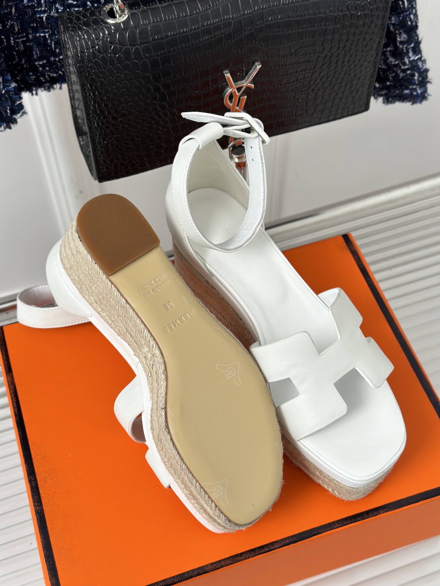 H style chunky sandals