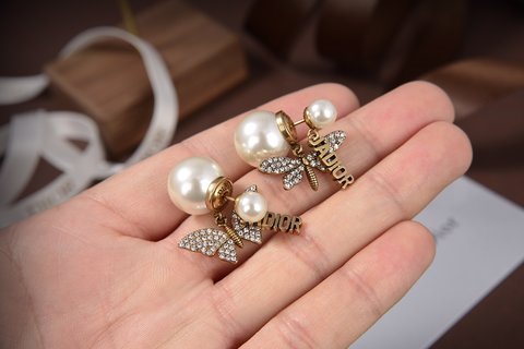 D style's New Bee Earrings Are Beautiful And Romantic-Luxeon