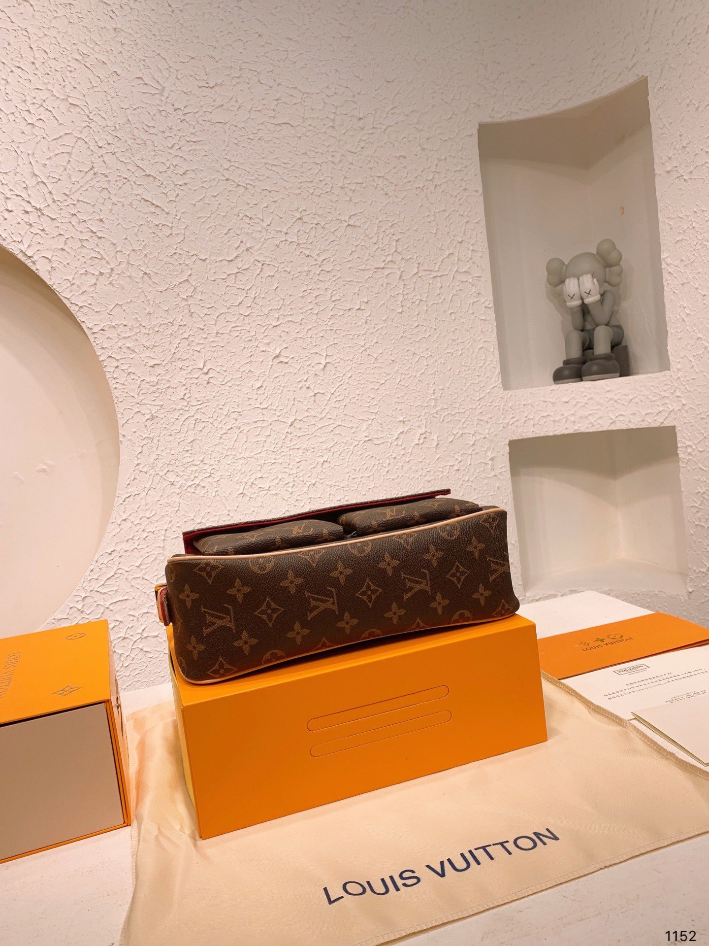 L style bag Handbags Vintage-Luxeon