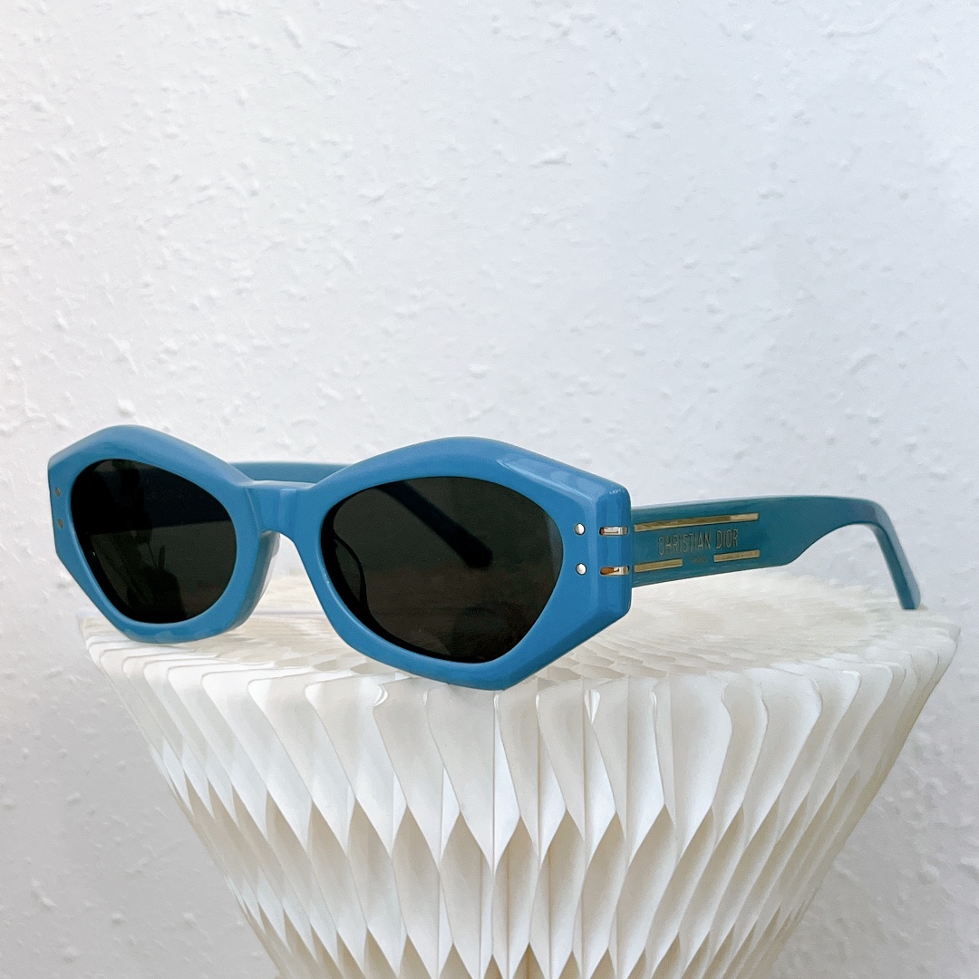 D style Fashion Sunglasses-Luxeon