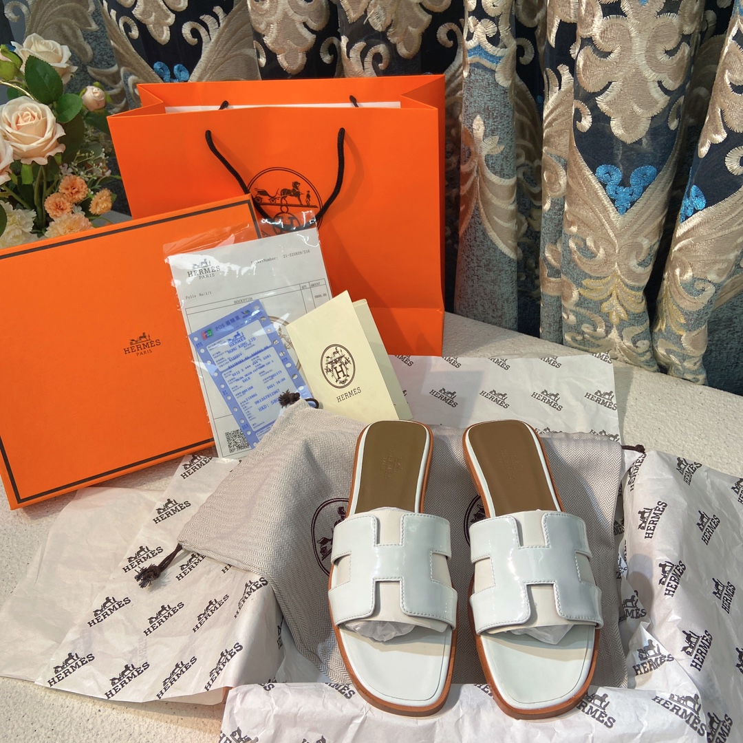H style Flat Slippers-Luxeon