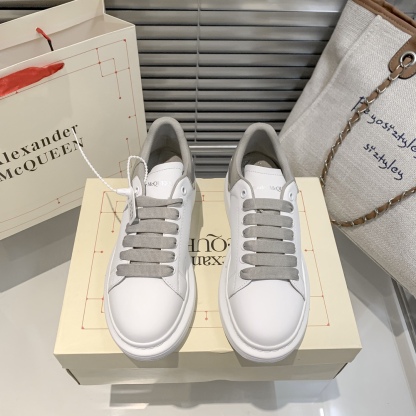 A Style couple white shoes