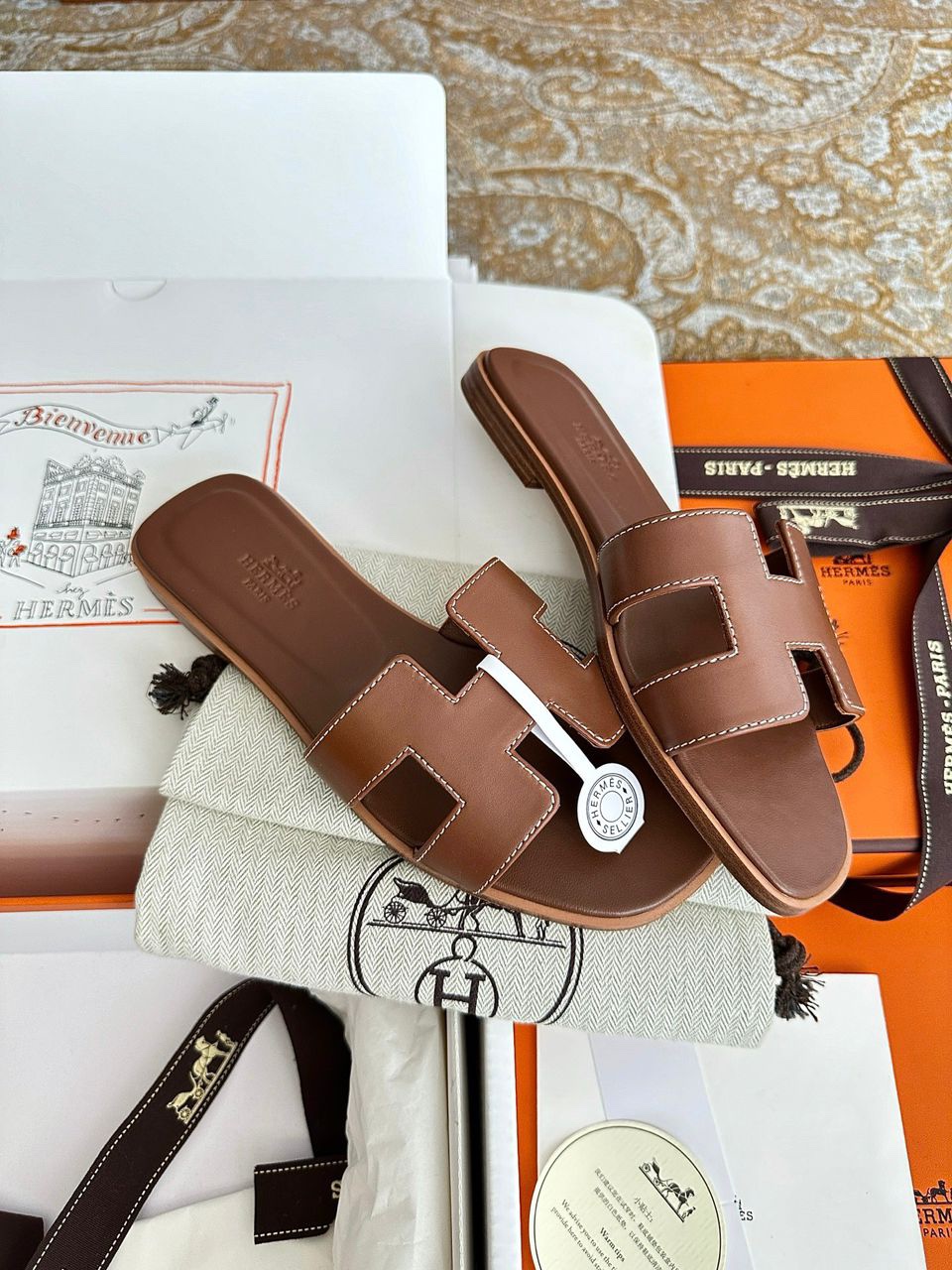 Women H-shaped slippers