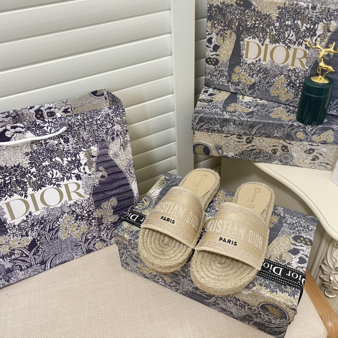 D style new spring and summer embroidered fisherman flip flops-Luxeon