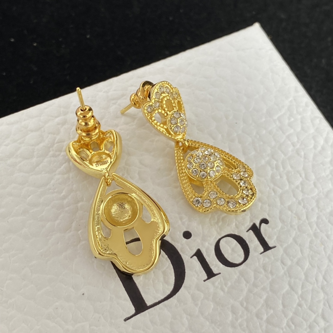 D style Classic Crown Earrings-Luxeon