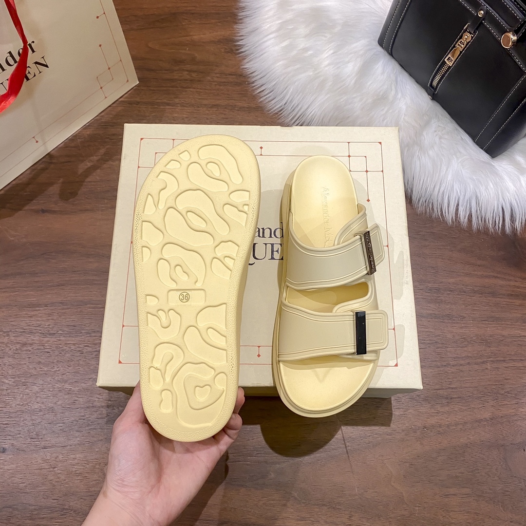 Mcqueen women thick sole sandals-Luxeon