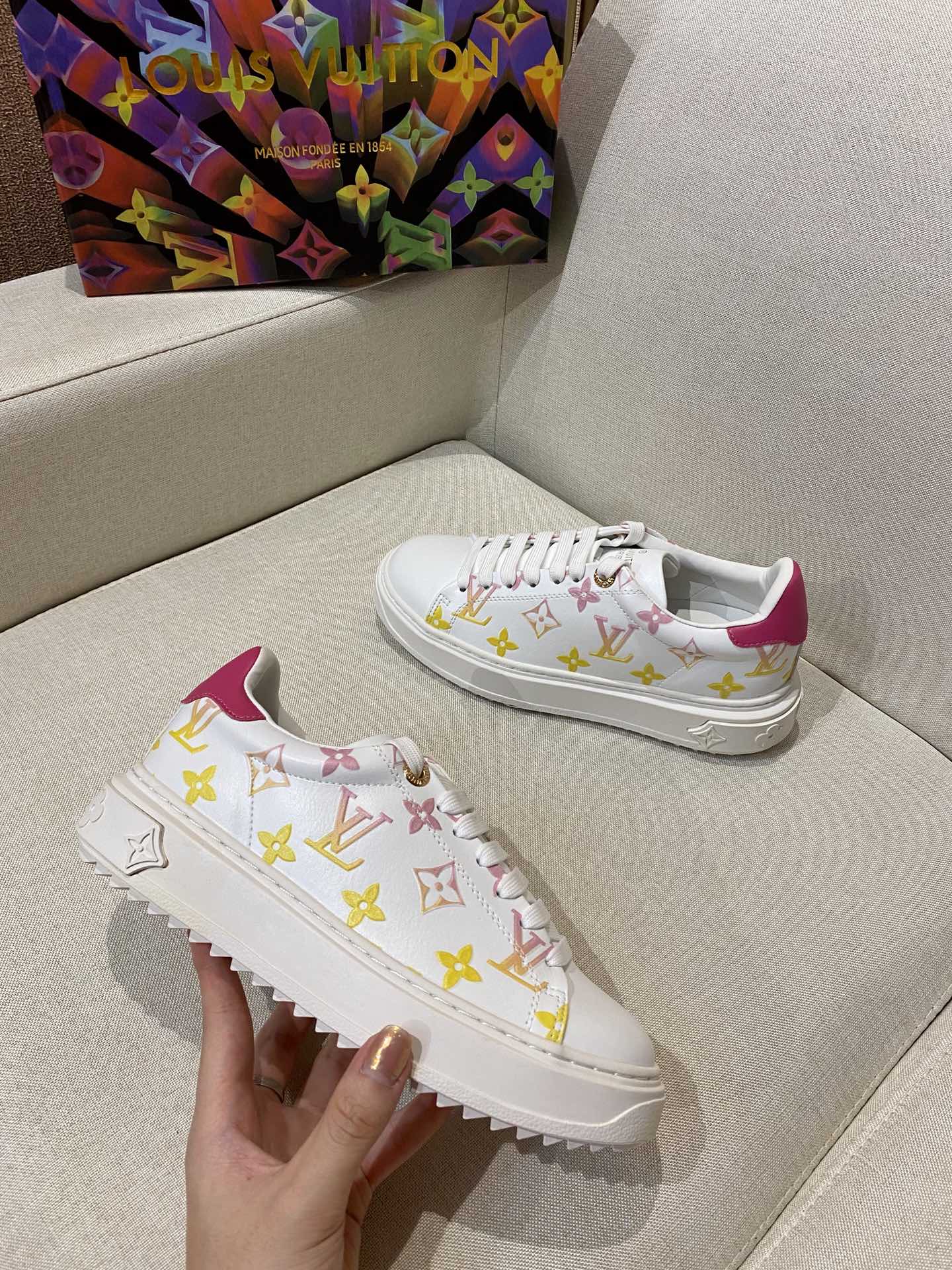 L style Women Lace Up Leather Flat Sneakers-Luxeon