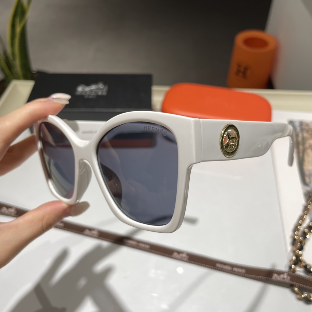 H style Fashion Casual Sunglasses-Luxeon