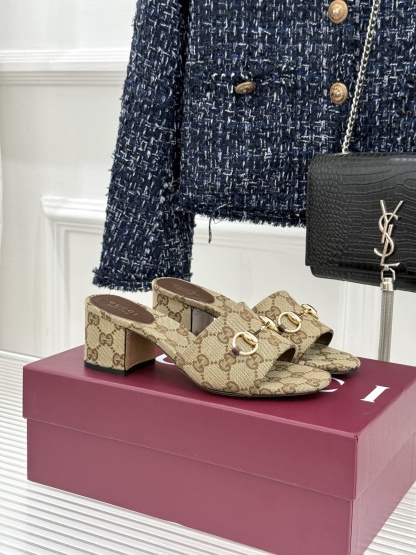 Horsebit high-heeled slippers