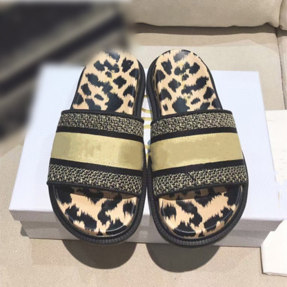 D style Women's Flat Open Toe Slippers-Luxeon