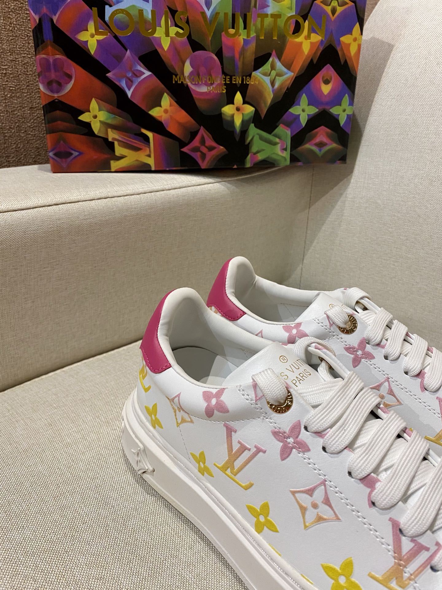 L style Women Lace Up Leather Flat Sneakers-Luxeon