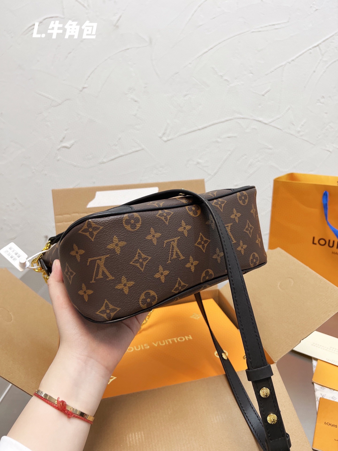 L style bag Handbags Vintage-Luxeon