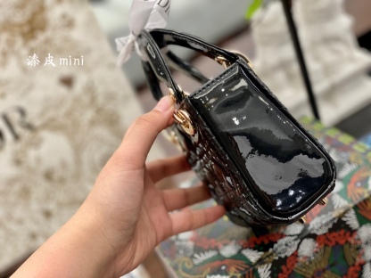 D style Diana Mini Handbags-Luxeon