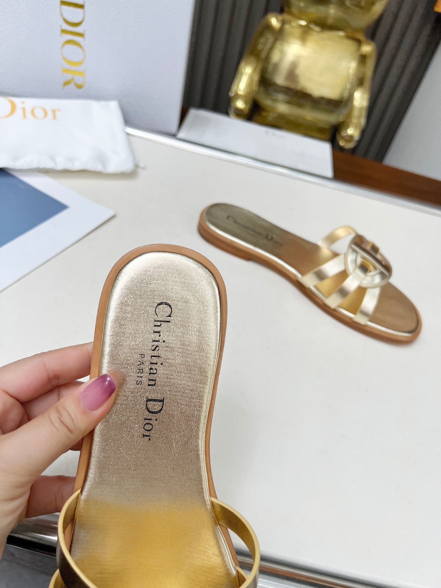 Women hollow slippers 35-42