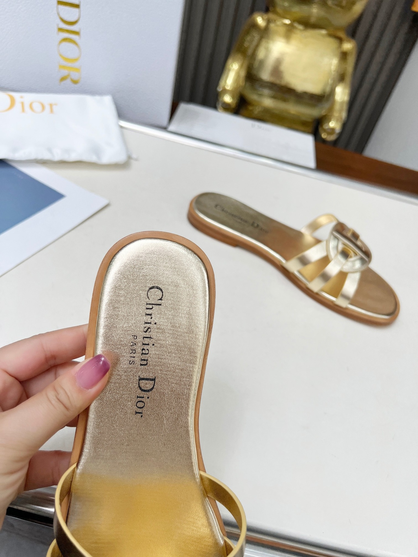 Women hollow slippers 35-42