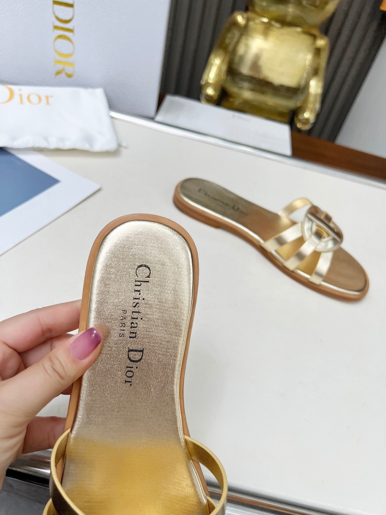 Women hollow slippers 35-42
