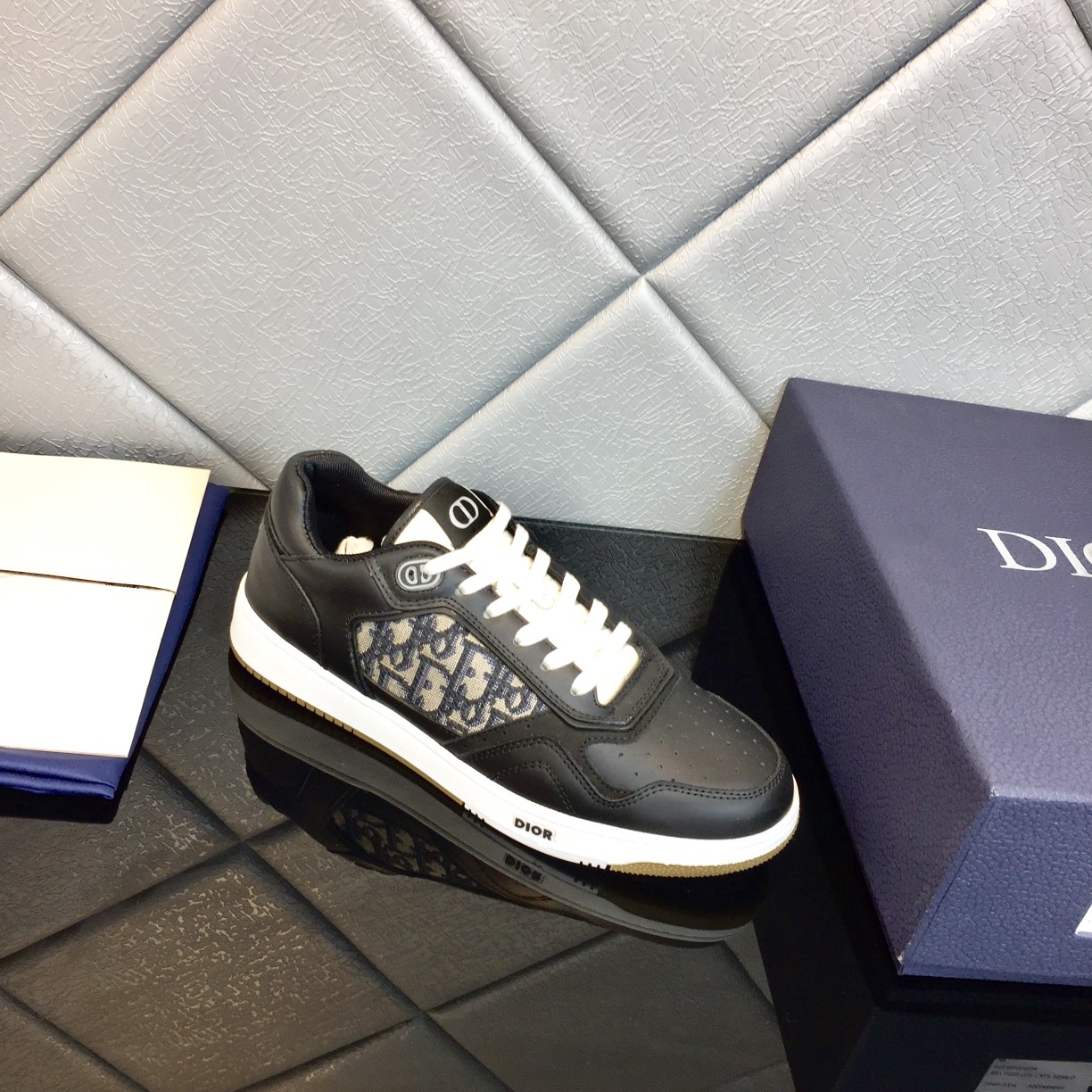 D style Fashion casual sneakers-Luxeon
