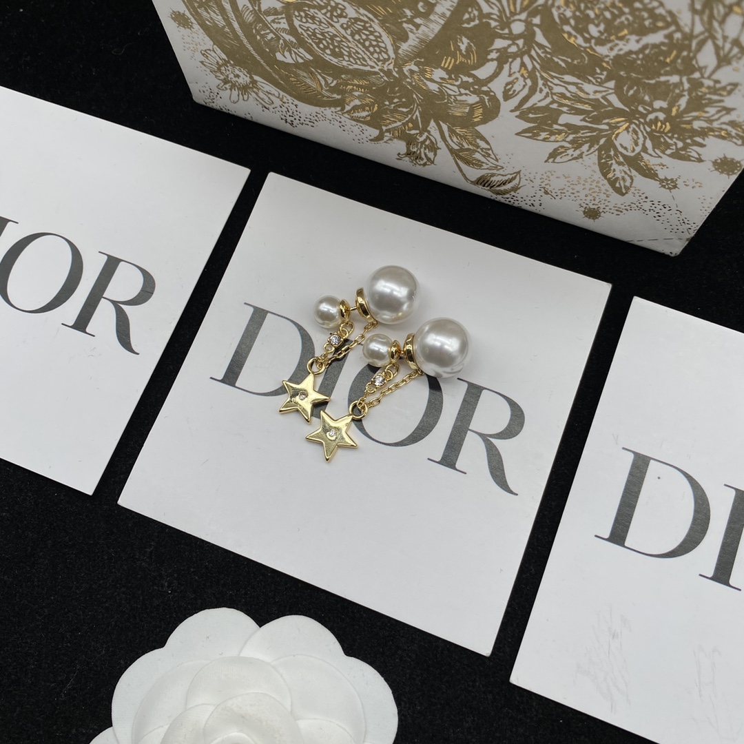 D style New Pearl Stud Earrings-Luxeon