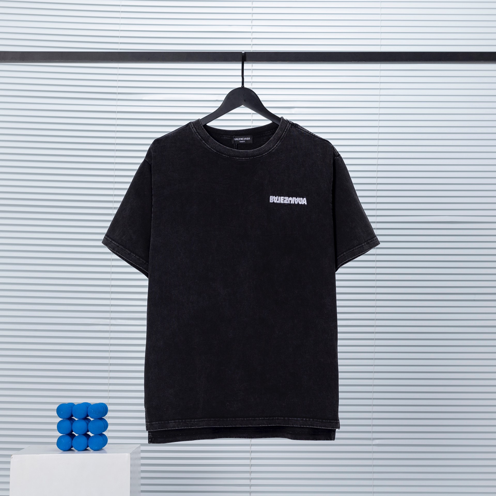 B style flipped the letters logo creative embroidered short-sleeved T-shirts-Luxeon