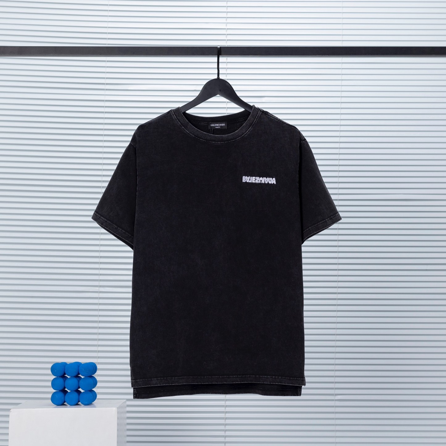 B style flipped the letters logo creative embroidered short-sleeved T-shirts-Luxeon