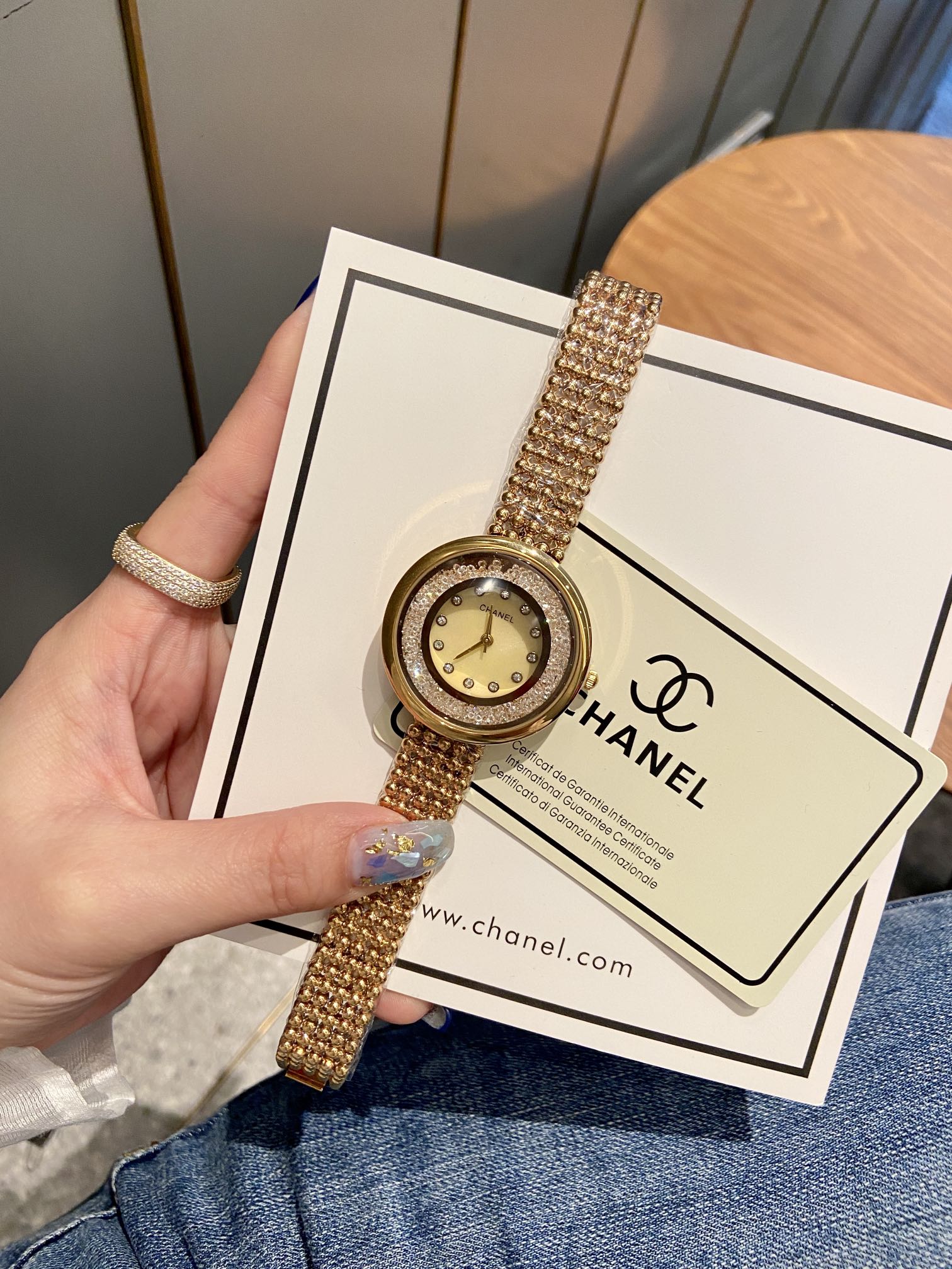 C style Women Wristwatch Quartz Movement Elegant Fashion-Luxeon