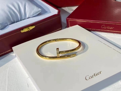 Cartier studded bracelet-Luxeon