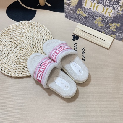D style Autumn& winter new embroideried wool slippers-Luxeon