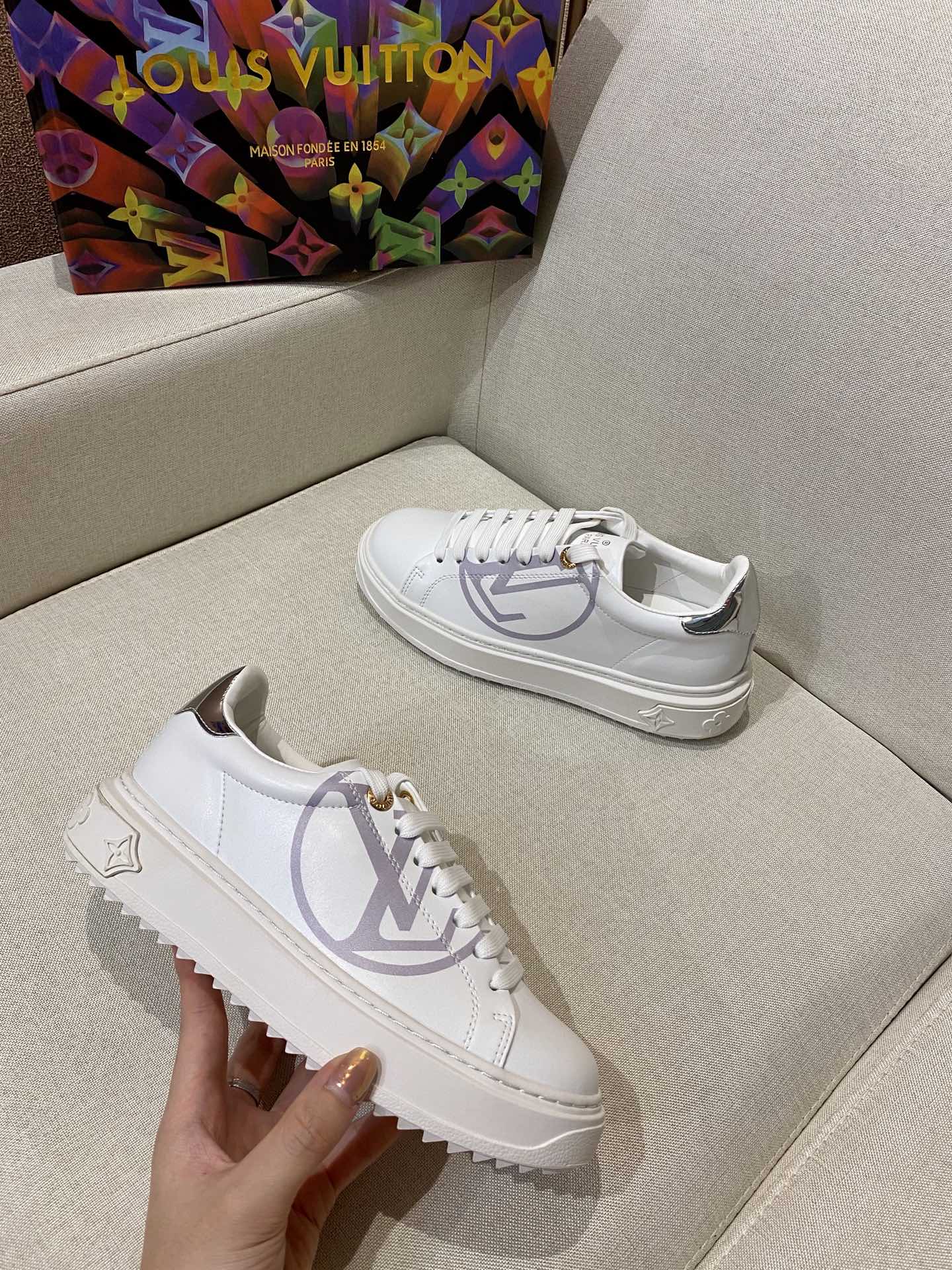 L style Women Lace Up Leather Flat Sneakers-Luxeon