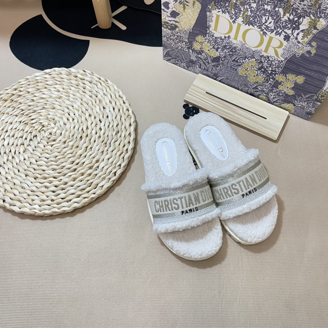 D style Autumn& winter new embroideried wool slippers-Luxeon