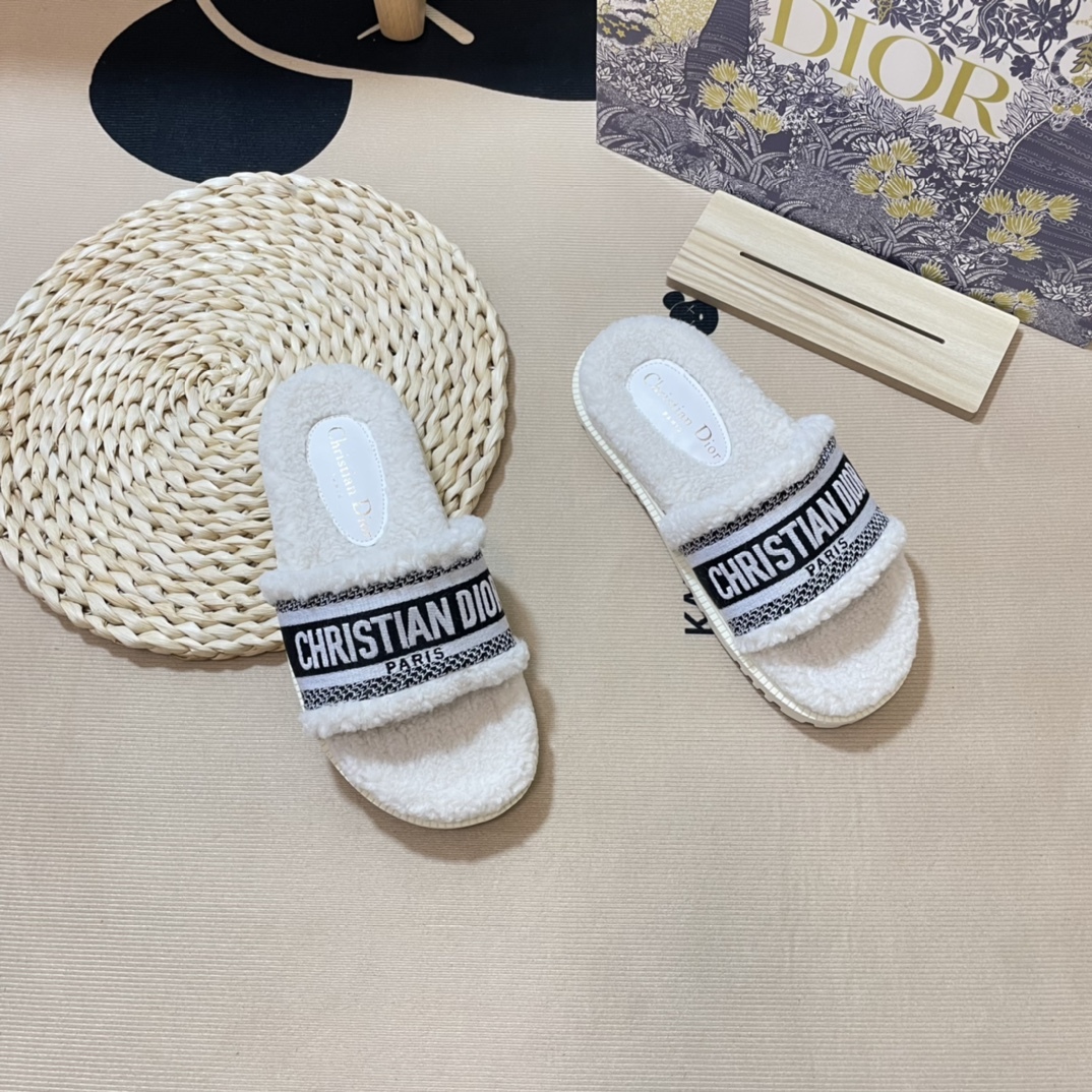 D style Autumn& winter new embroideried wool slippers-Luxeon