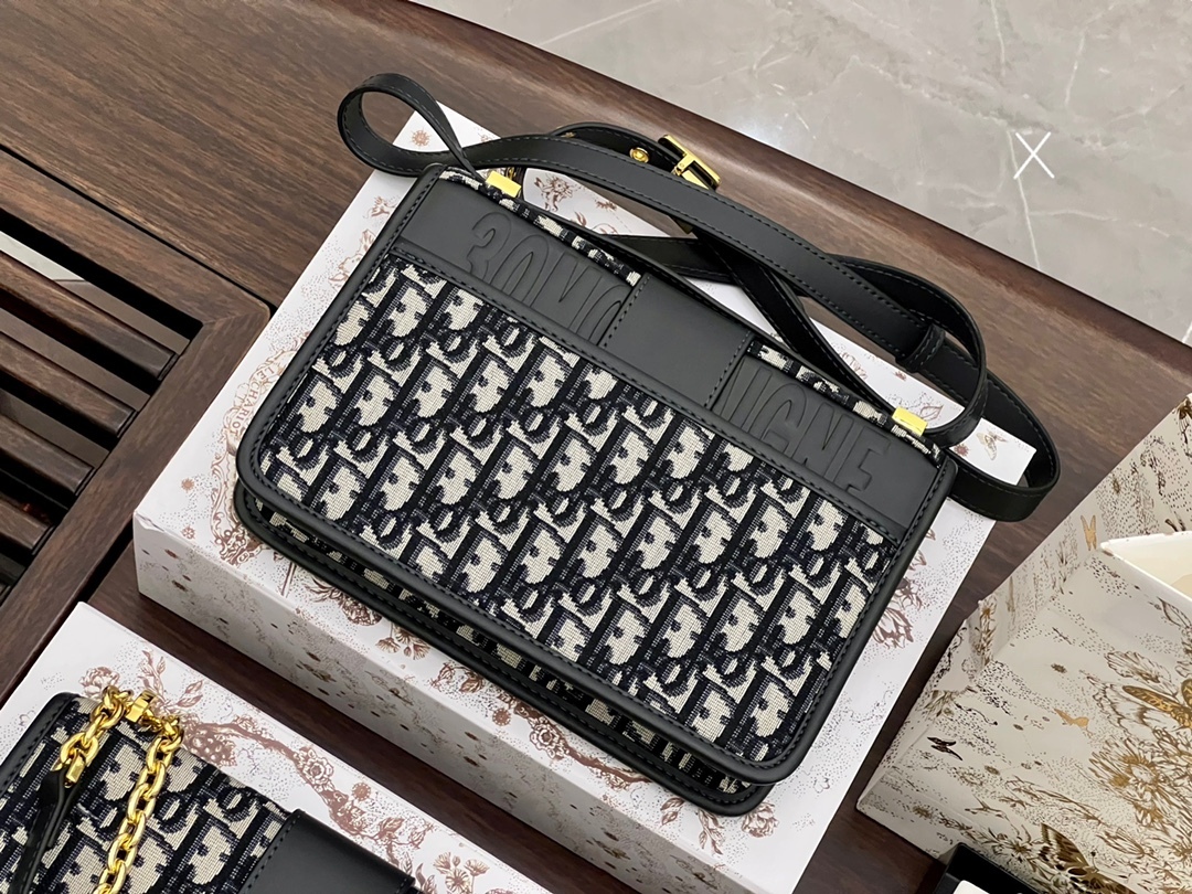 D style Montaigne 30 shoulder bags-Luxeon