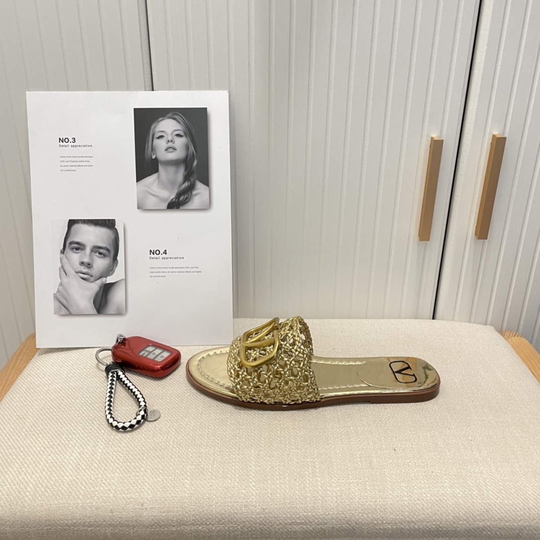 VALENTINO new hollow out slippers-Luxeon