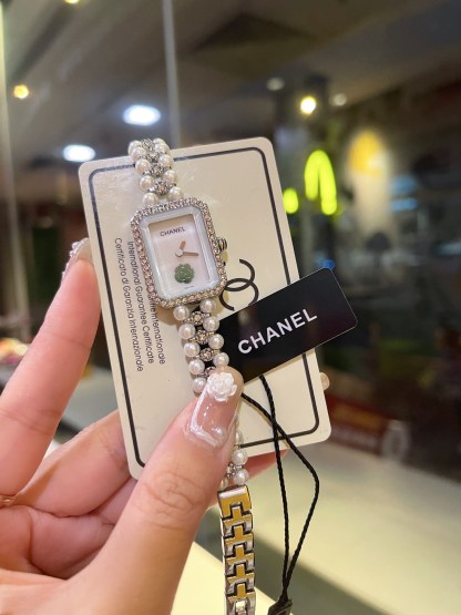 C style Women Pearl Bracelet Watch-Luxeon