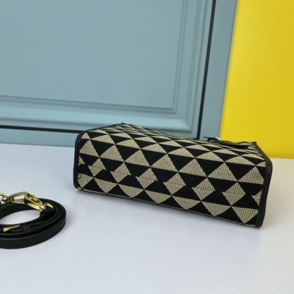 P style handbag-Luxeon