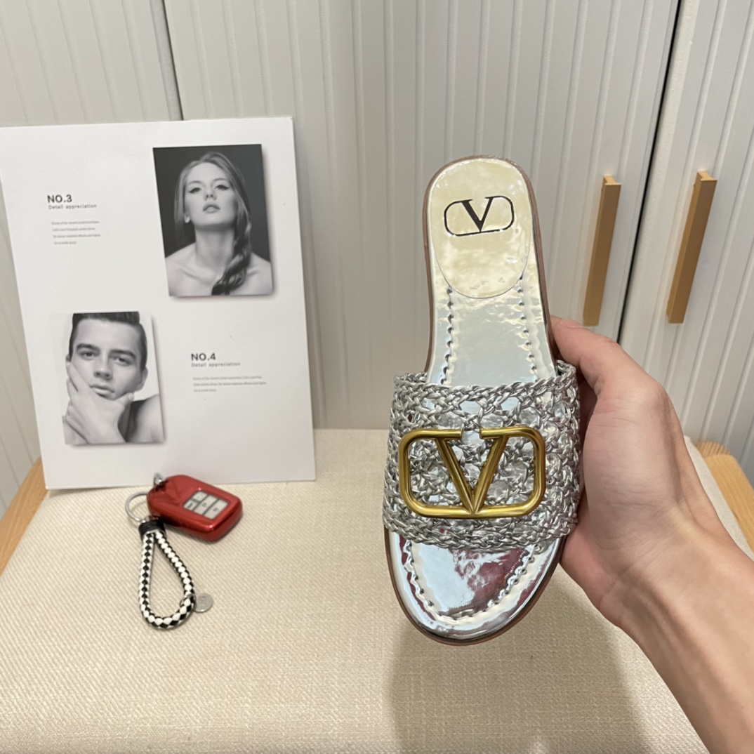 VALENTINO new hollow out slippers-Luxeon