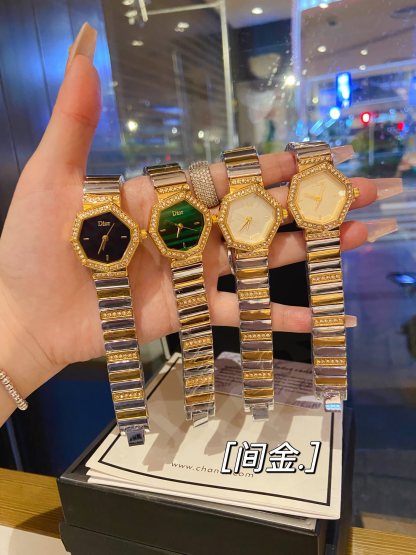 D style Wristwatch Elegant Fashion-Luxeon
