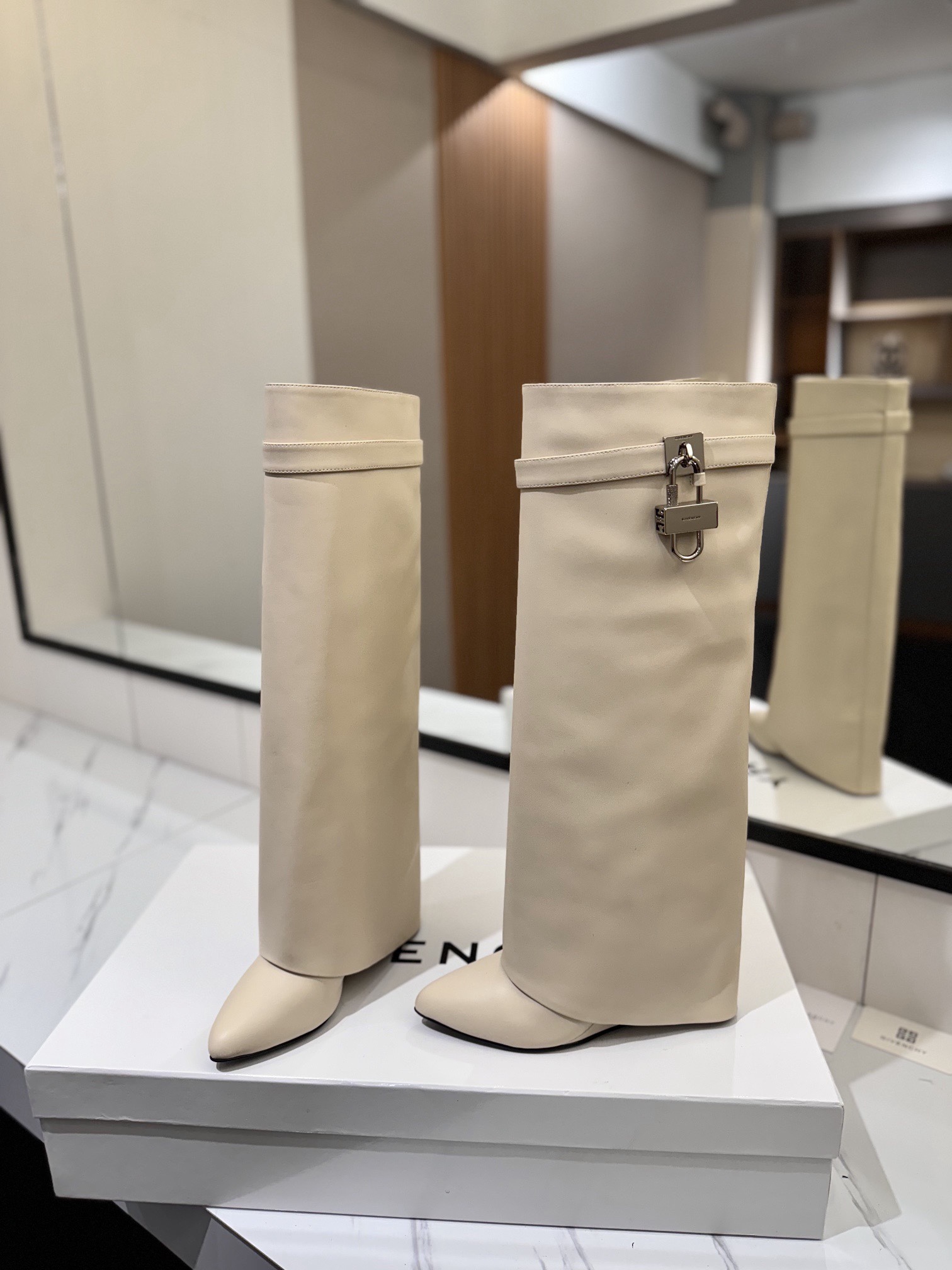 High-heeled buckle boots