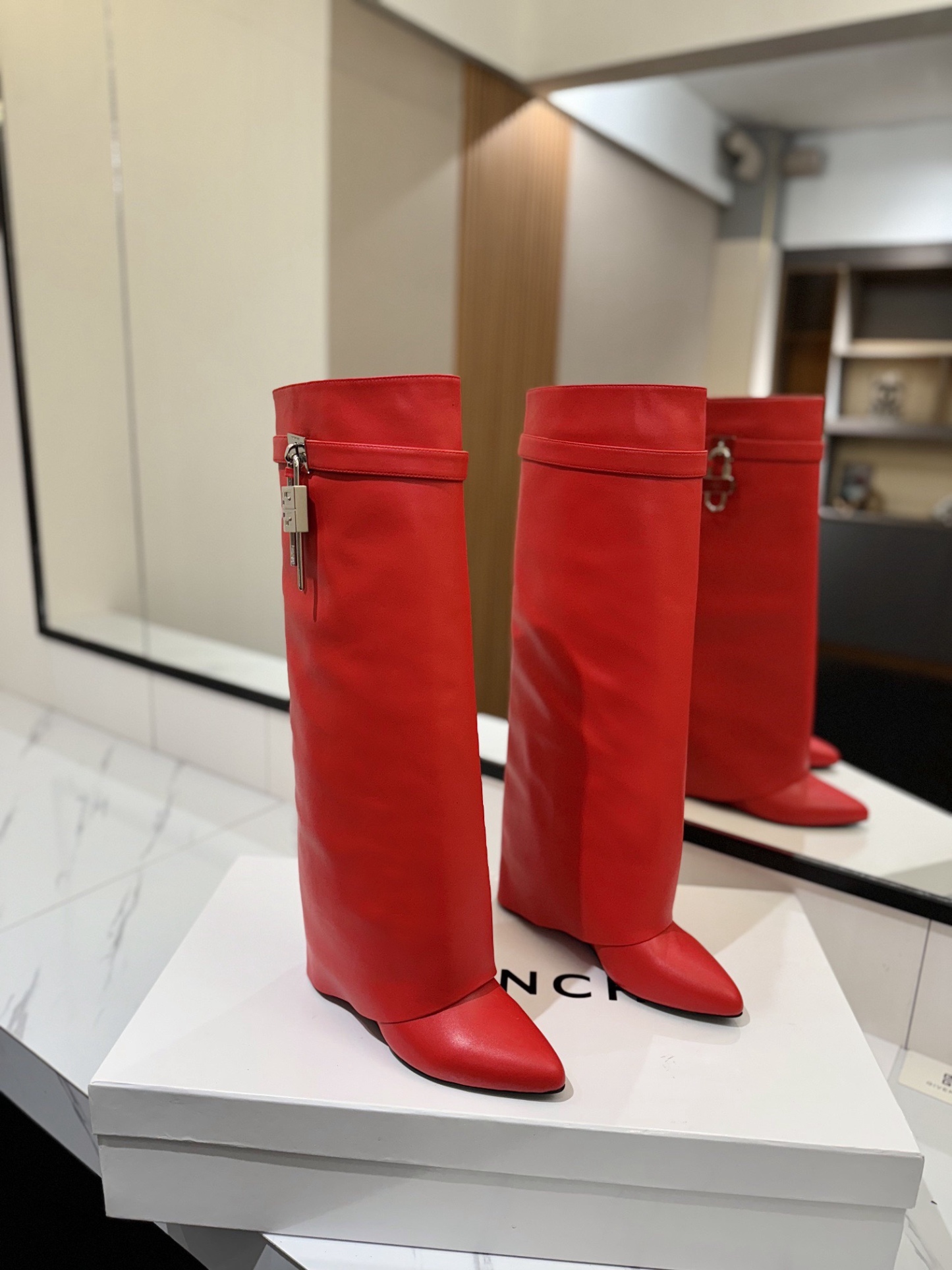 High-heeled buckle boots