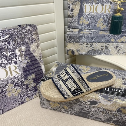 D style new spring and summer embroidered fisherman flip flops-Luxeon