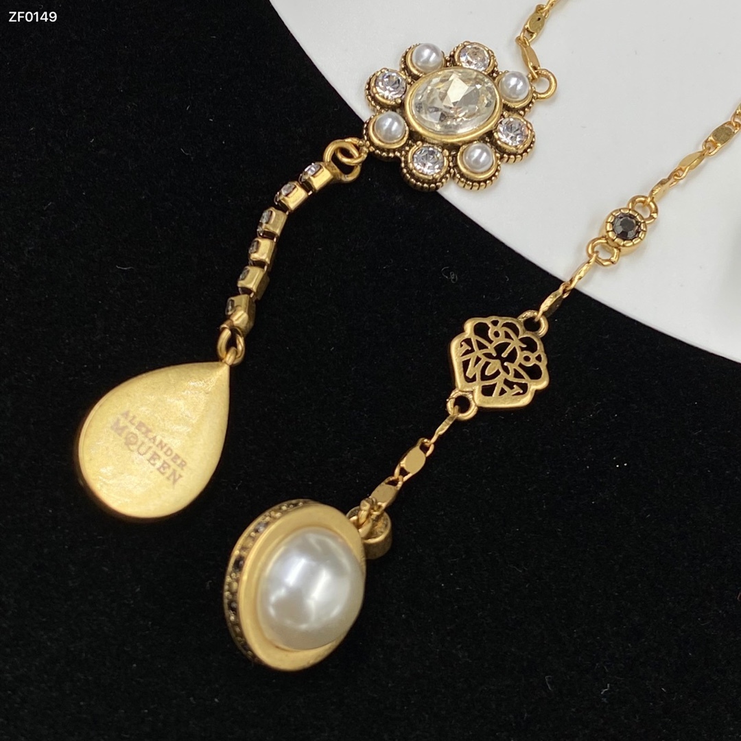 McQueen Fashion Classic Earrings-Luxeon