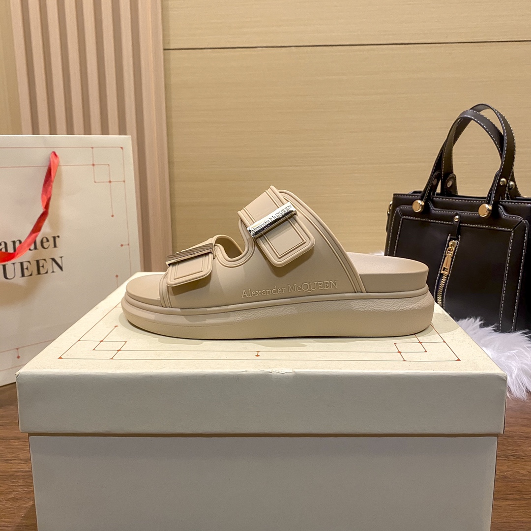 Mcqueen women thick sole sandals-Luxeon